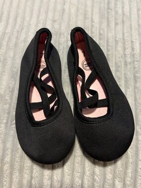 wonder nation Black Ballet Flats with Pink Insole and Cross Straps